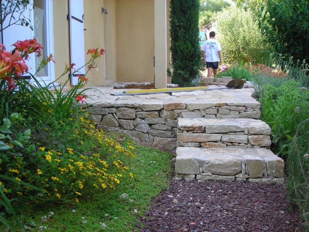5 - Aménagement terrasse dalle escaliers pierres et plantation vivaces